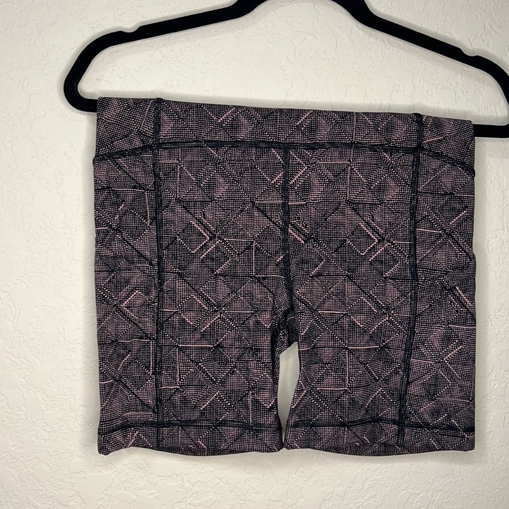 Lululemon training short with pockets